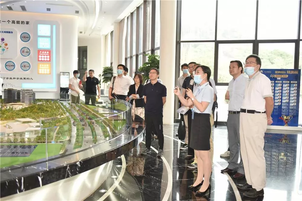 中国社科院亚太与全球战略研究院调研松湖智谷产业园